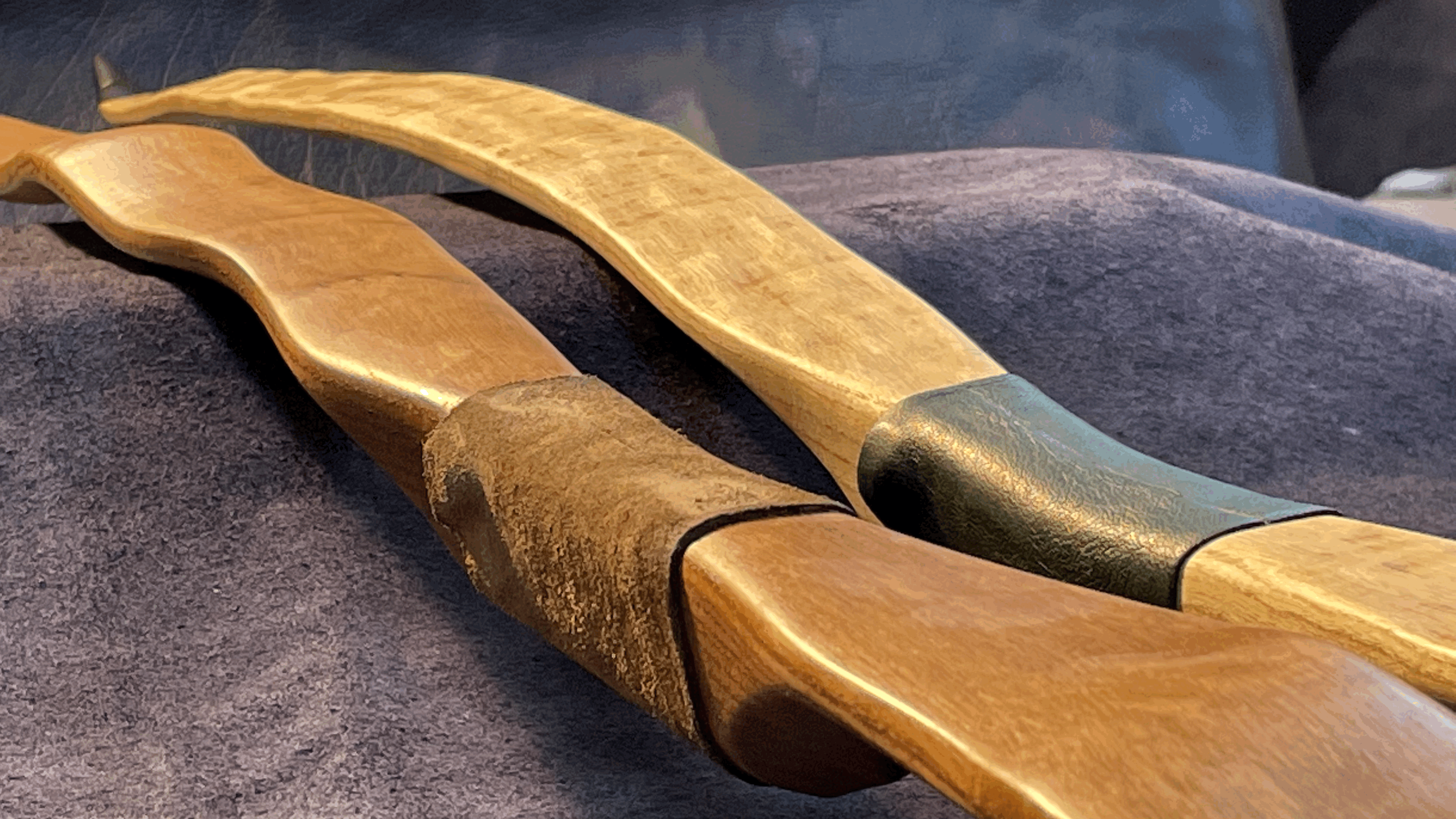 Hersteller&Marken: Flachbogen aus Esche und Robinie - JOE Knauer traditioneller Bogenbau