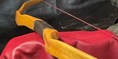 Parcours - Unser Schwerpunkt liegt auf: dem Primitivbogen - Österreich - Snakebow aus Osage  - JOE Knauer traditioneller Bogenbau