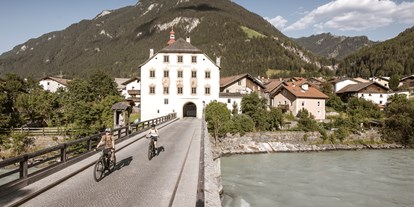 Parcours - Betrieb: Urlaubsregion - Oberinntal - Turmhaus mit Innbrücke - Ferienregion Tiroler Oberland
