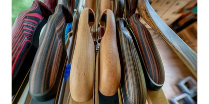 Parcours - Spezielles Zubehör nach Kundenwunsch: Lederwaren - Verschiedenste Bögen lagernd - Bogensport Pottenbrunn