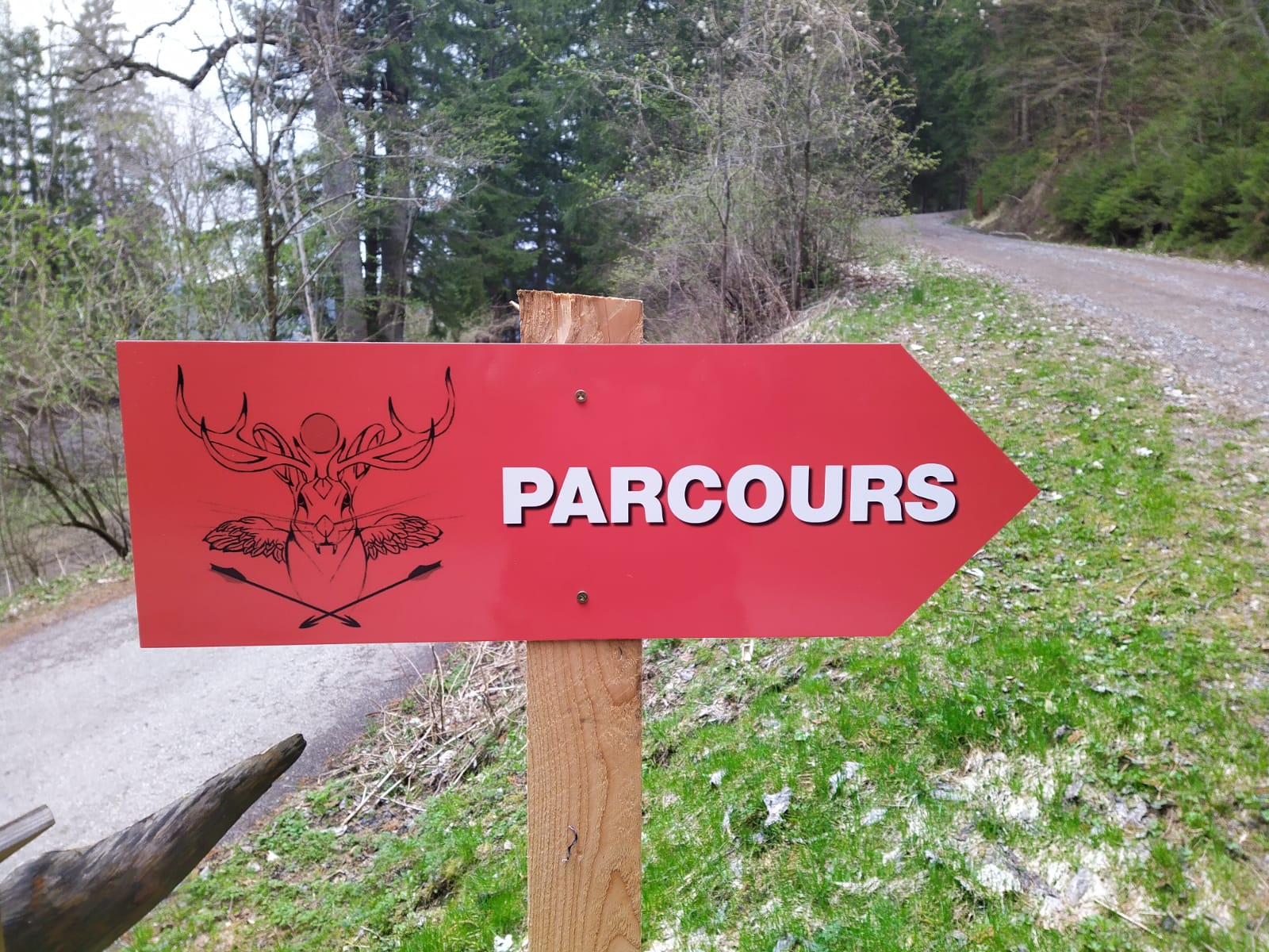 3D archery course - Wegweiser zum Parcours Lorenzenberg  - ARBÖ-ASKÖ Friesach 3D Parcours Lorenzenberg