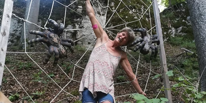 Parcours - Targets: 3D Tiere - Pirk (St. Andrä) - Die Karin war unvorsichtig und ist der Spinne ins Netz gegangen. Daher Vorsicht bei der Felswand! Mehrere Spinnen lauern dort! - Die Bogenflüsterei