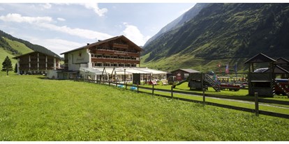 Parcours - Ausstattung Beherberung: Parkplatz beim der Unterkunft - Tiroler Unterland - Hotel Hintertuxerhof