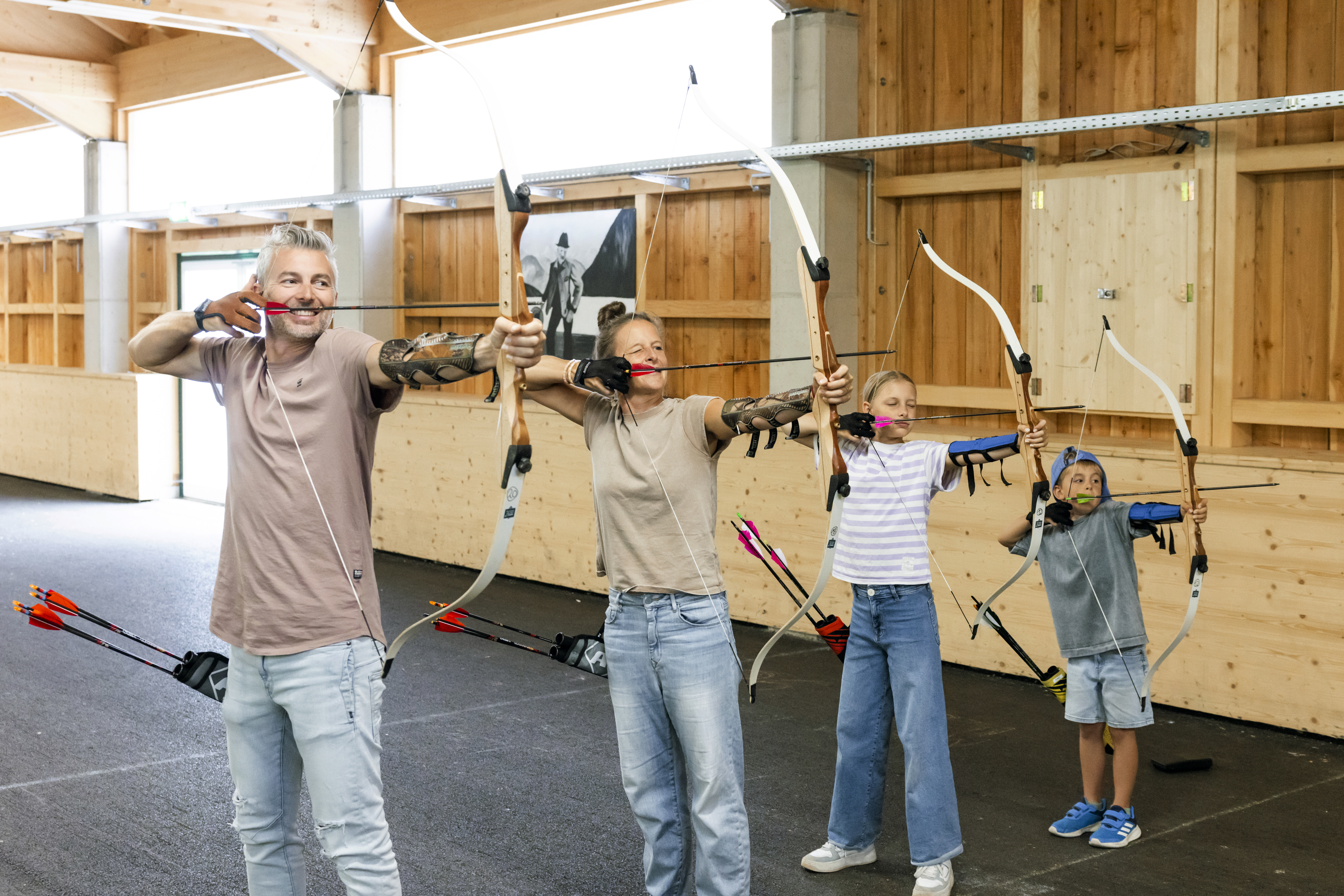 3D Parcour Bogensport - Targets: 3D Tiere - Familie im 4D-Bogenkino in der Freizeithalle im Narzissendorf Zloam - 4D-Bogenkino Zloam