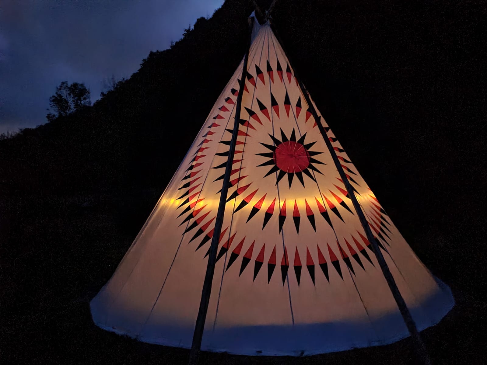 3D Parcour Bogensport - Deutschland - Tipi mit Beleuchtung bei Nacht - Wamputah - Andreas Schmidt