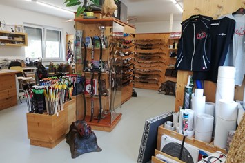 Einkaufen: Ansicht vom Geschäft - Sigis Archery Service & Store
