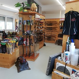 Einkaufen: Ansicht vom Geschäft - Sigis Archery Service & Store