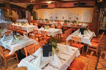 Urlaub & Essen: Maurerwirt-Restaurantsaal  - Gasthof Maurerwirt