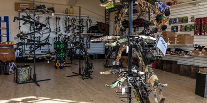 3D Parcour Bogensport - Neubrandenburg - Unsere Armbrust-Abteilung mit echten Kraftpaketen, auf Wunsch auch zielsicher eingeschossen. - BogenSportWelt Anklam