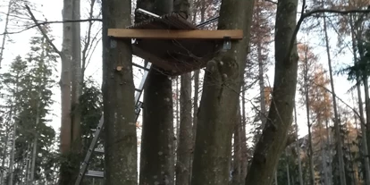 3D archery course - St. Veit an der Glan - Und so sieht der Hochstand in der Entstehungsphase aus mit Thomas bei seinem intensiven Arbeitseinsatz! - Die Bogenflüsterei