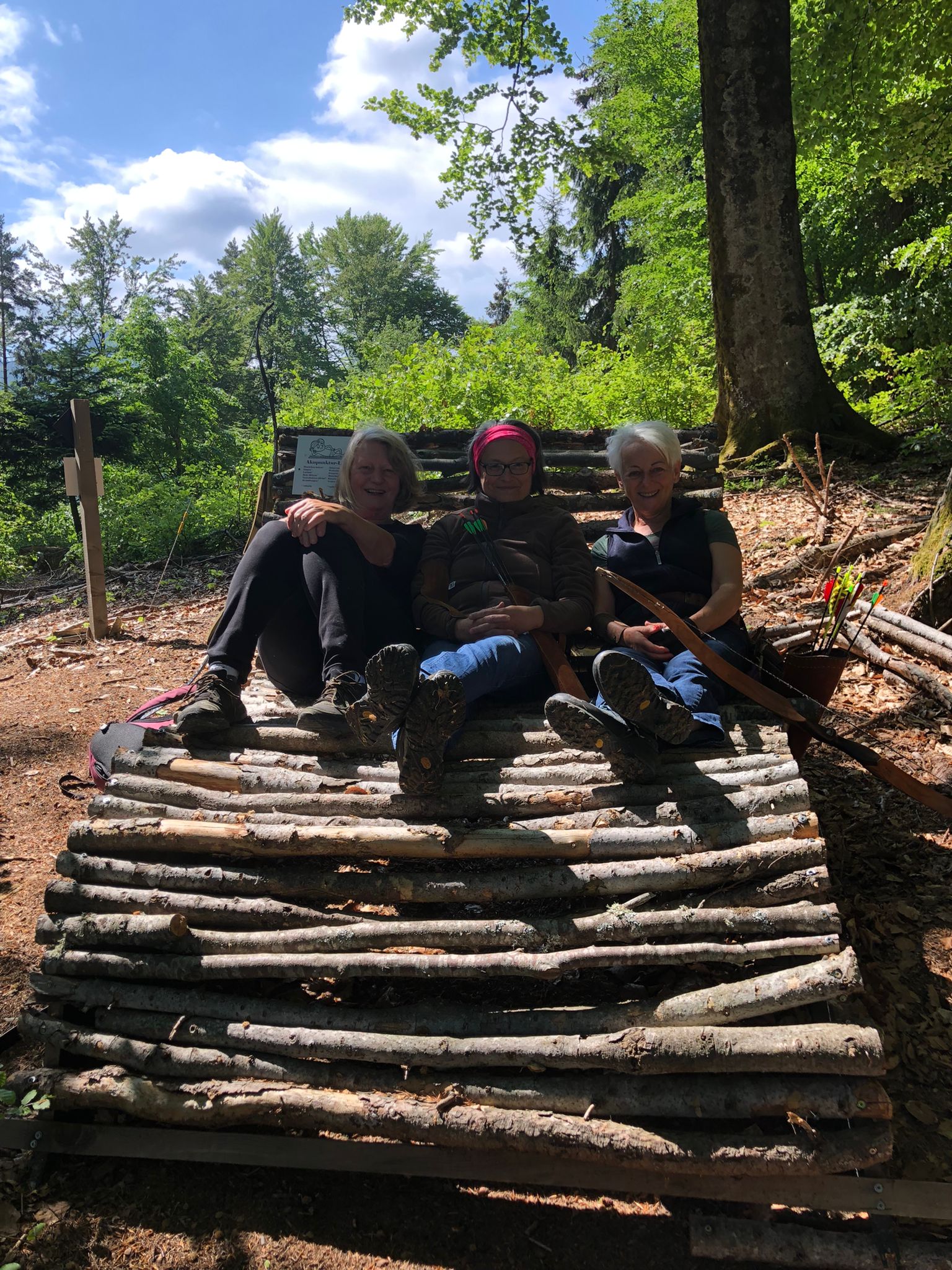 3D Parcour Bogenschießen: Die "Akupunktur-Liege" lädt zum ausrasten ein - Die Bogenflüsterei