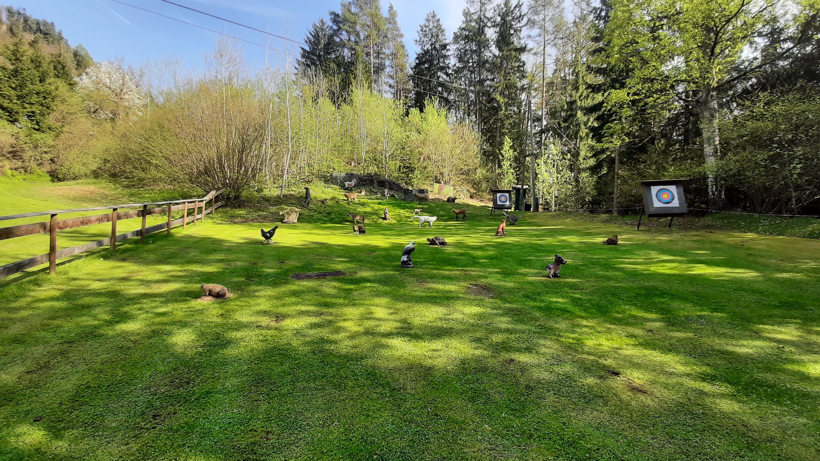 3D archery course - Carinthia - Der großzügig angelegte Einschussplatz mit circa 17 Tieren und zwei Scheiben kann auch gerne zu Trainingszwecken benutzt werden.   - SGS Spittal - Lug ins Land
