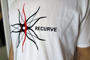 Einkaufen: BOWTIQUE Shirt Recurve Eccentric.
www.bowtique.de - BOWTIQUE